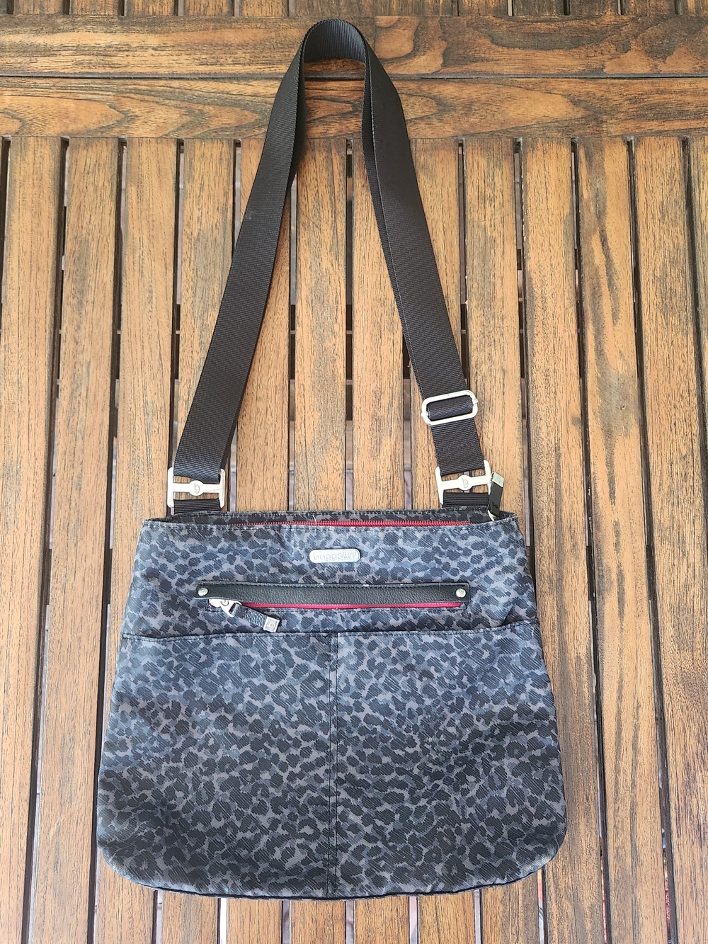 Women's Baggallini Black and Gray Animal Print Crossbody Bag Purse Travel